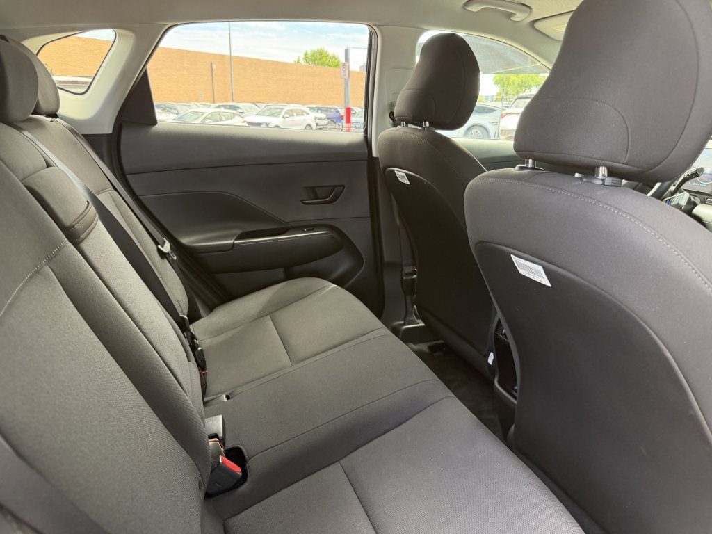 Used 2025 Hyundai Kona SEL FWD image 35