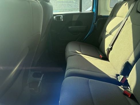 Used 2022 Jeep Wrangler Unlimited Sport image 9