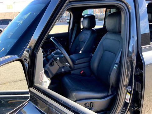 Used 2024 Land Rover Defender 110 SE image 7
