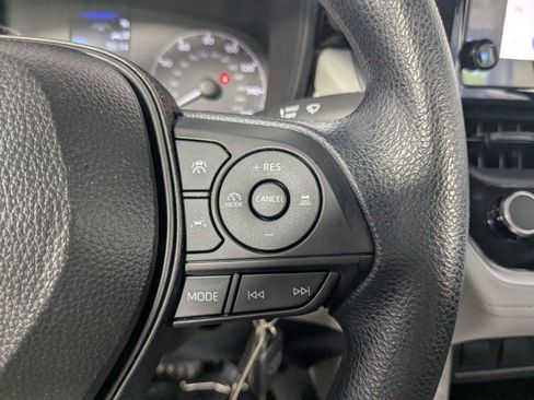 Used 2025 Toyota Corolla Cross L FWD image 16