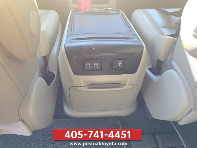 Used 2019 Toyota Sienna XLE w/ XLE Navigation Package FWD image 25