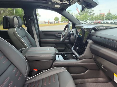 New 2026 GMC Yukon AT4 Ultimate AWD/4WD image 6