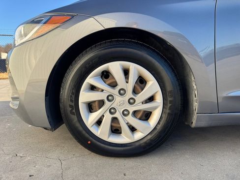 Used 2018 Hyundai Elantra SE w/ SE Connectivity Package 04 image 31
