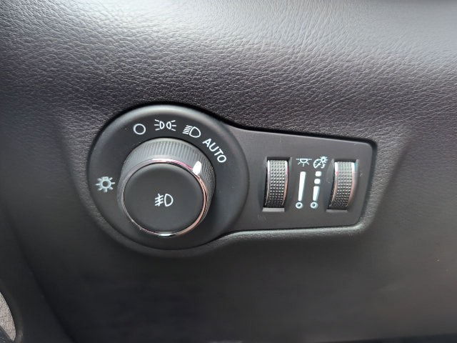 Used 2024 Jeep Compass Latitude AWD/4WD image 18