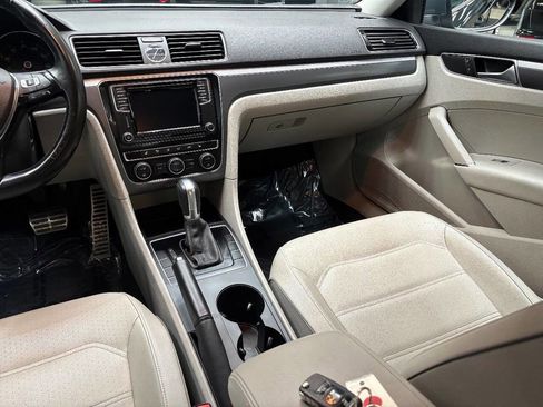 Used 2017 Volkswagen Passat 1.8T R-Line image 48