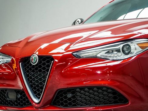 Used 2018 Alfa Romeo Giulia Ti w/ Quick Order Package 22X Lusso image 2