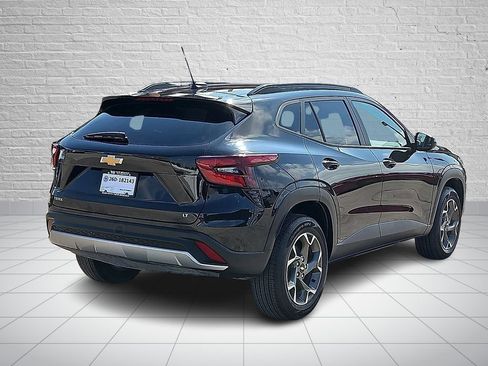 Used 2025 Chevrolet Trax LT w/ Driver Confidence Package FWD image 4