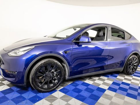 Used 2020 Tesla Model Y Long Range image 1