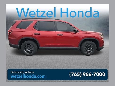 Used 2024 Honda Pilot TrailSport image 1