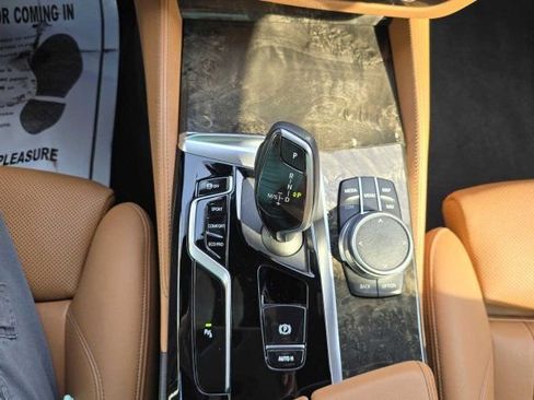 Used 2022 BMW 540i xDrive w/ M Sport Package image 25