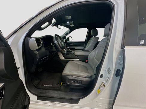 Used 2025 Toyota Tundra Limited image 13