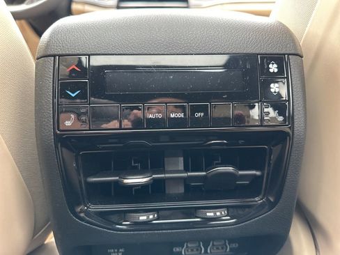 Used 2025 Jeep Grand Cherokee L Limited w/ Luxury Tech Group II AWD/4WD image 13