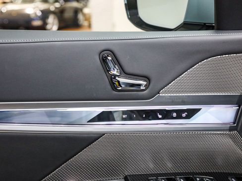 Certified 2023 BMW 760i xDrive w/ Parking Assistance Package image 22