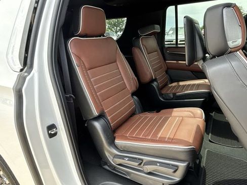 Used 2023 GMC Yukon XL Denali Ultimate AWD/4WD image 34