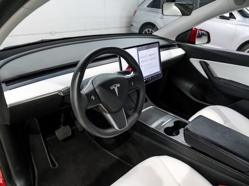 Used 2022 Tesla Model Y Long Range AWD/4WD image 3