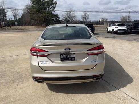 Used 2017 Ford Fusion SE w/ Equipment Group 201A image 5