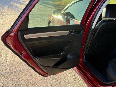 Used 2019 Volkswagen Passat 2.0T Wolfsburg image 19