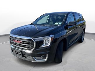 Used 2024 GMC Terrain SLE video 2