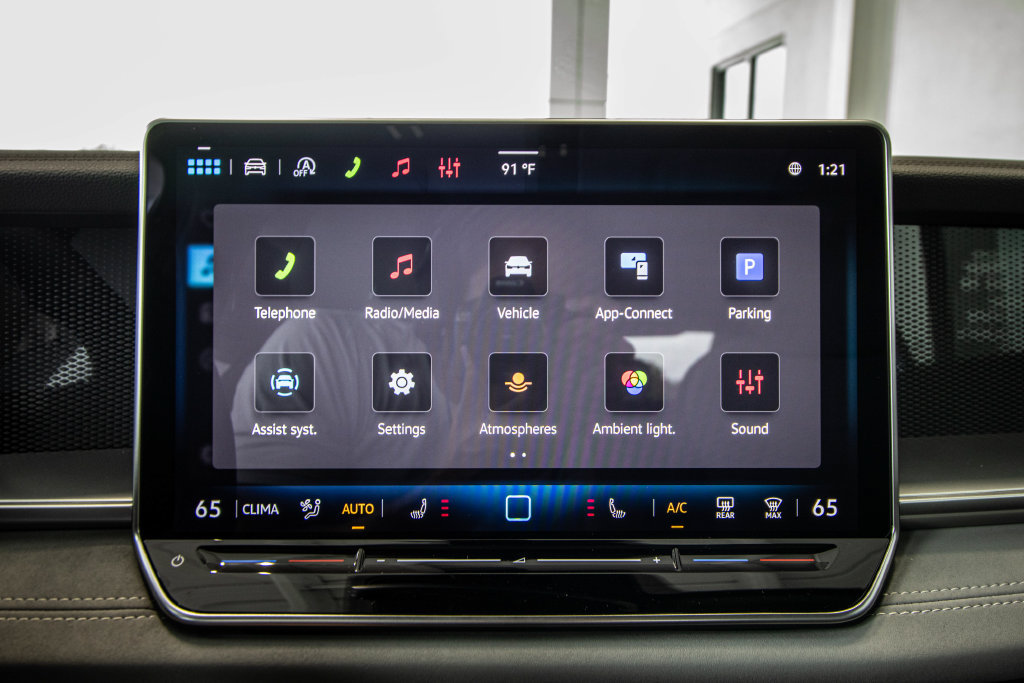New 2026 Volkswagen Tiguan SE R-Line FWD image 41