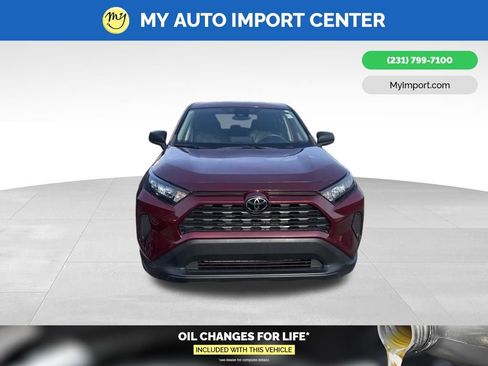 Used 2022 Toyota RAV4 LE FWD image 2