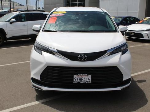 Certified 2026 Toyota Sienna LE FWD image 4