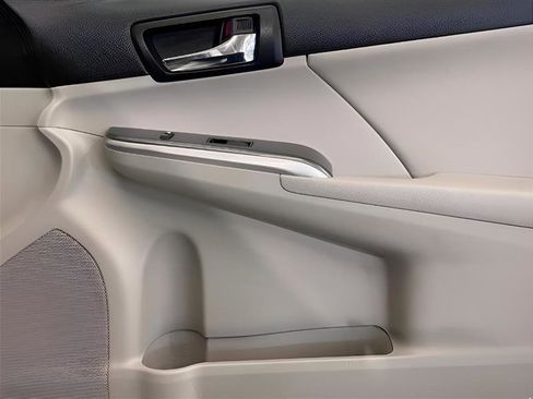 Used 2012 Toyota Camry XLE w/ Leather Pkg image 13