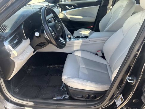 Used 2025 Genesis G70 2.5T AWD/4WD image 14