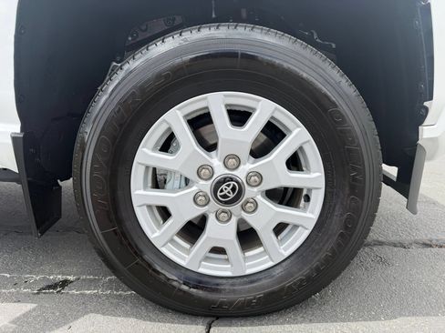 Used 2024 Toyota Tacoma SR5 AWD/4WD image 31