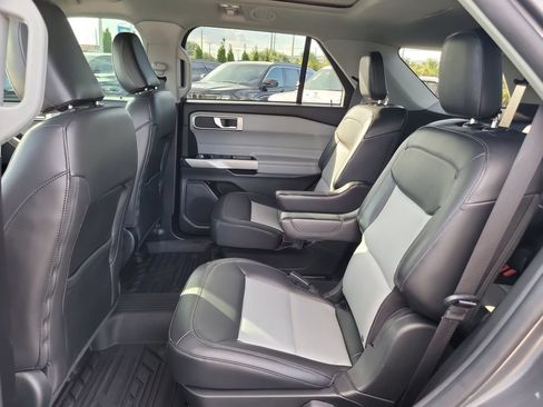 Used 2022 Ford Explorer XLT w/ Equipment Group 202A RWD image 13