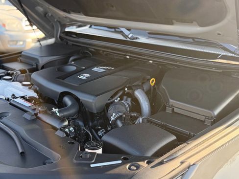 Used 2025 Lexus GX 550 image 4