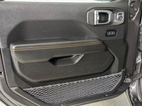 Used 2025 Jeep Wrangler Unlimited Sahara AWD/4WD image 12