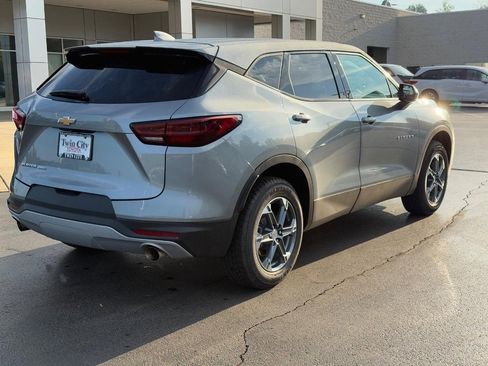 Used 2025 Chevrolet Blazer LT image 3