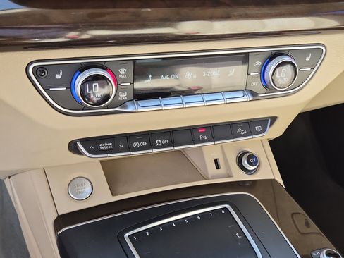 Used 2018 Audi Q5 2.0T Premium Plus w/ Premium Plus Package image 31