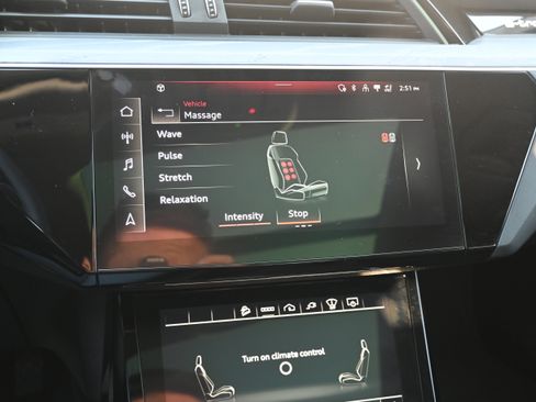 Used 2021 Audi e-tron Prestige w/ Prestige Package image 41