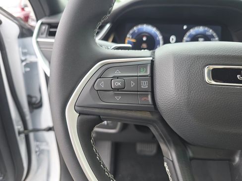 New 2025 Jeep Grand Cherokee L Laredo image 18