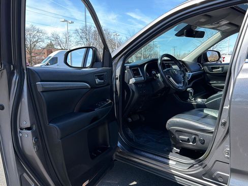 Used 2018 Toyota Highlander Limited image 2