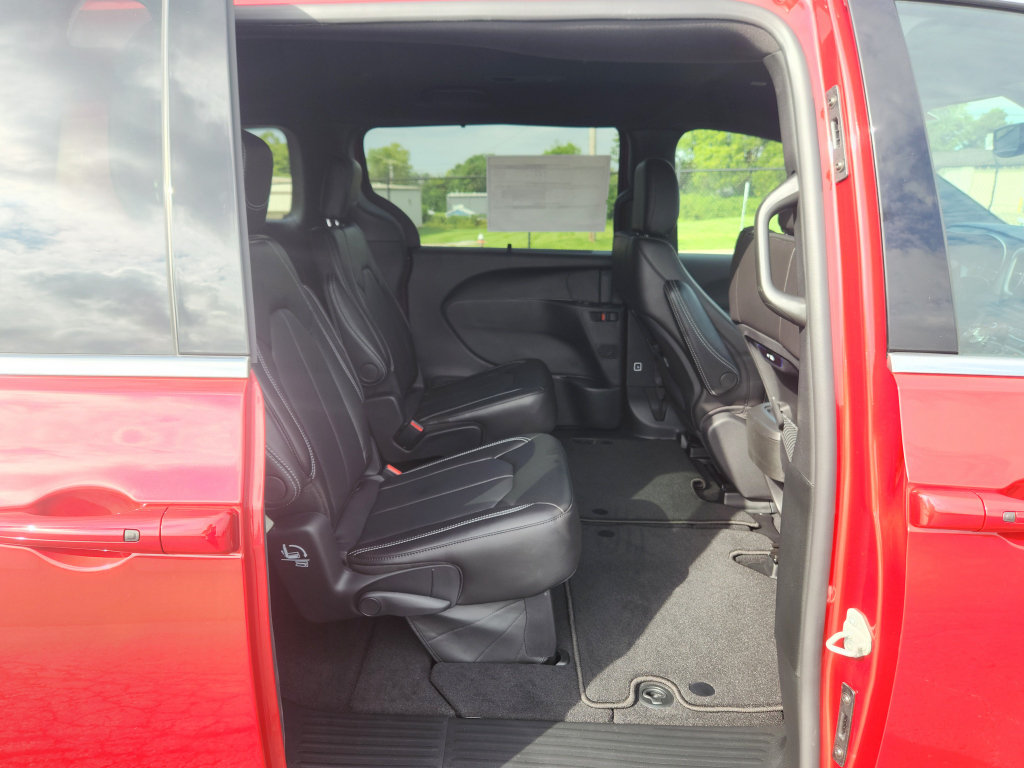 New 2027 Chrysler Pacifica Select FWD image 44