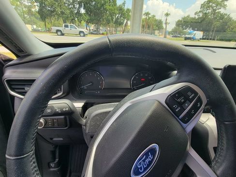 Used 2023 Ford Explorer XLT w/ Equipment Group 202A RWD image 10