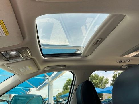 Used 2022 Kia Telluride EX w/ EX Premium Package FWD image 12