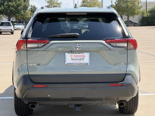Used 2021 Toyota RAV4 XLE Premium FWD image 5