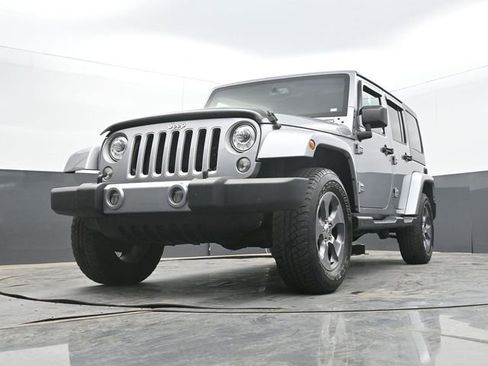Used 2018 Jeep Wrangler Unlimited Sahara AWD/4WD image 48