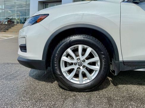 Used 2018 Nissan Rogue SV w/ Premium Package AWD/4WD image 27
