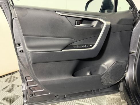 Used 2025 Toyota RAV4 XLE AWD/4WD image 18