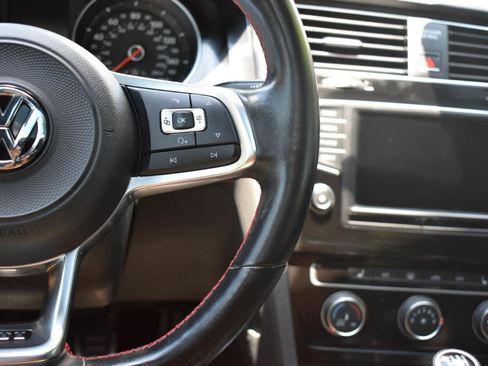 Used 2017 Volkswagen GTI SE FWD image 31