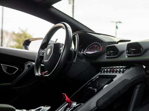 Used 2021 Lamborghini Huracan EVO image 40