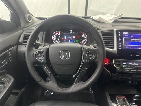Used 2018 Honda Pilot Touring image 27
