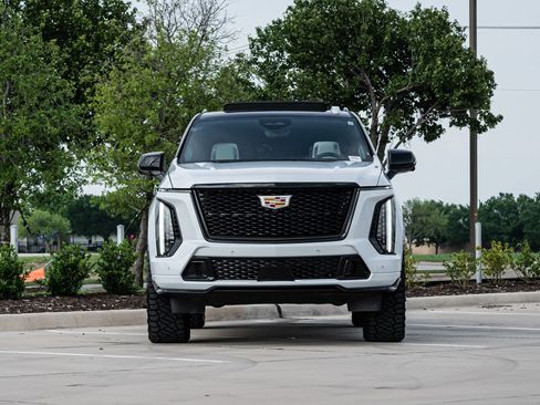 Used 2026 Cadillac Escalade V w/ LPO, ONYX Package AWD/4WD image 3