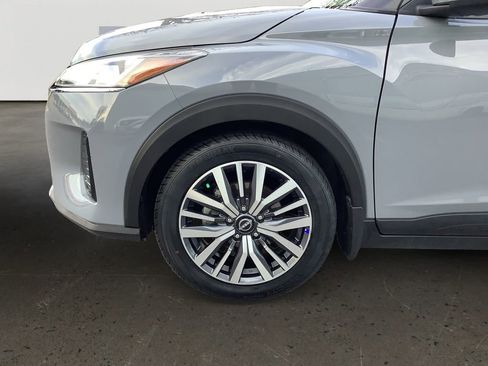 Used 2023 Nissan Kicks SV image 10