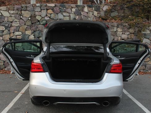 Used 2017 Nissan Maxima SR w/ Midnight Edition image 10