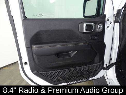 Used 2021 Jeep Gladiator Overland image 14